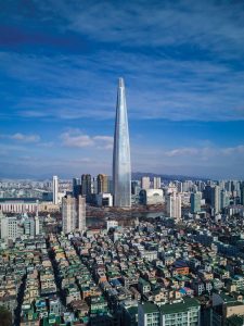 Second tallest completed in 2017, Lotte World Tower, Seoul, 554 meters. Courtesy of Tim Griffith for KPF.